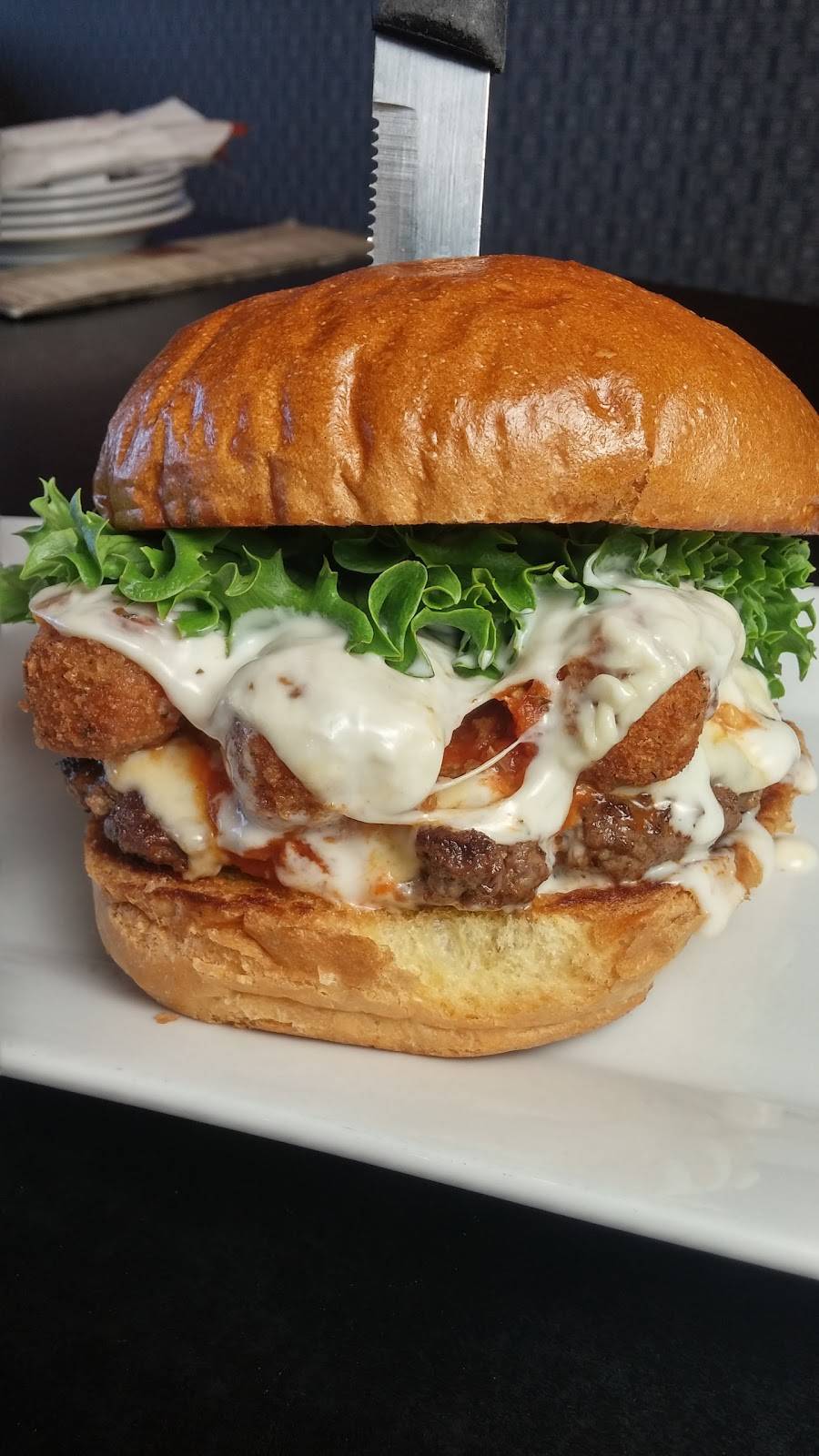 Joe Schmoes Eats N Drinks | restaurant | 5881 Malden Rd, Windsor, ON N9H 1S5, Canada | 5192505522 OR +1 519-250-5522