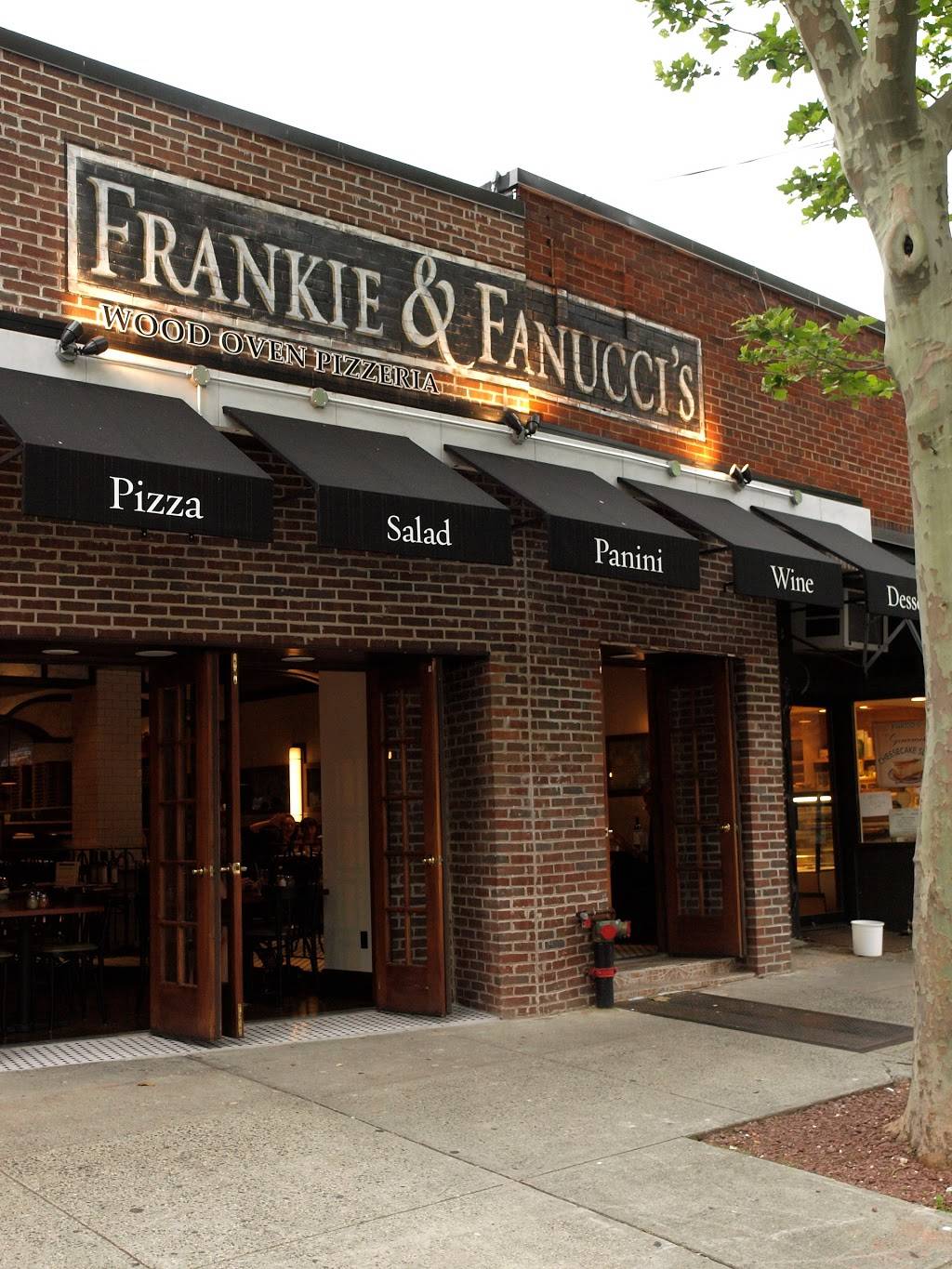 Frankie and Fanuccis Wood Oven Pizzeria | restaurant | 202 E Hartsdale Ave, Hartsdale, NY 10530, USA | 9147258400 OR +1 914-725-8400