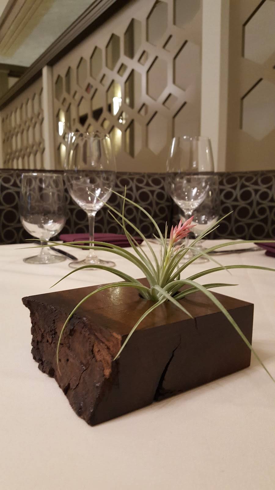 The Fitz | restaurant | 2308 W Wisconsin Ave, Milwaukee, WI 53233, USA | 4143455015 OR +1 414-345-5015