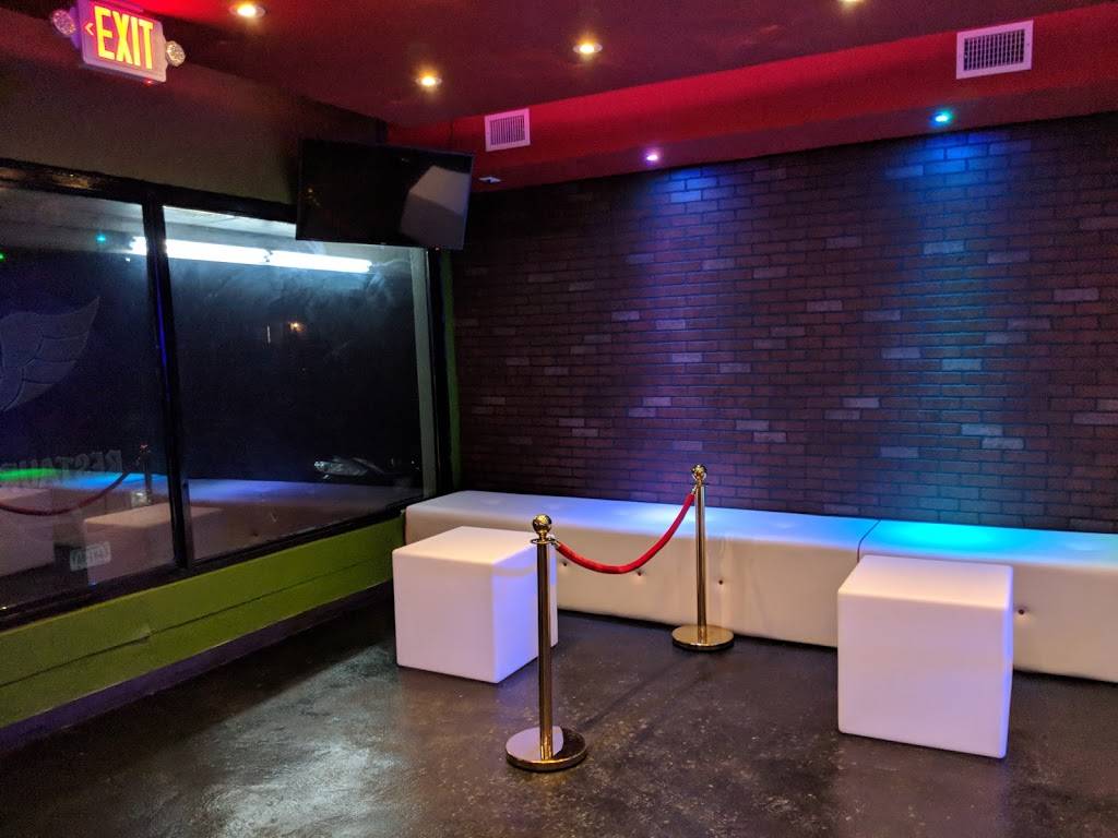 Wing and A Prayer Restaurant & Lounge | restaurant | 604 E Pembroke Ave, Hampton, VA 23669, USA | 7577279000 OR +1 757-727-9000