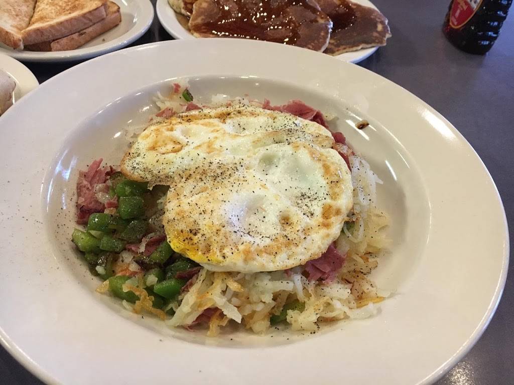 Georges Coney & Grill | restaurant | 138 W Highland Rd, Howell, MI 48843, USA | 5175526500 OR +1 517-552-6500