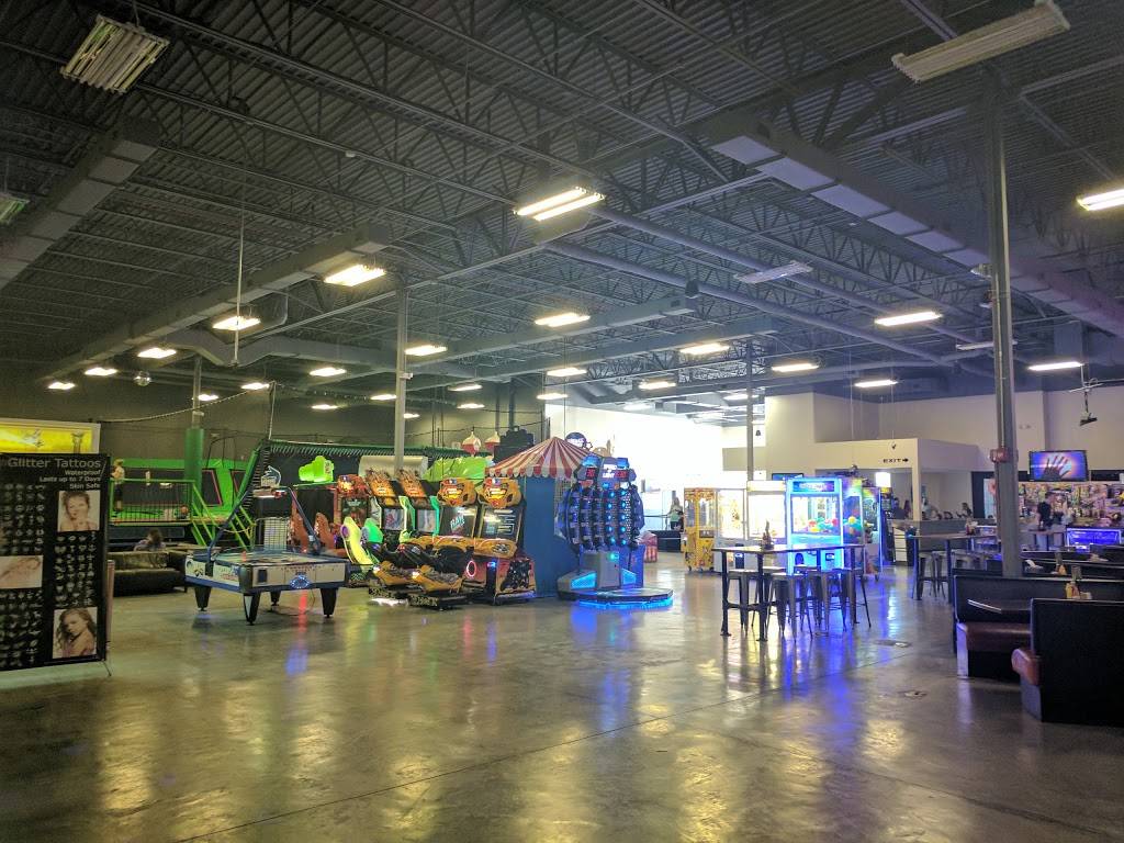 Bravoz Entertainment Center | restaurant | 14985 Old St Augustine Rd, Jacksonville, FL 32258, USA | 9043000070 OR +1 904-300-0070