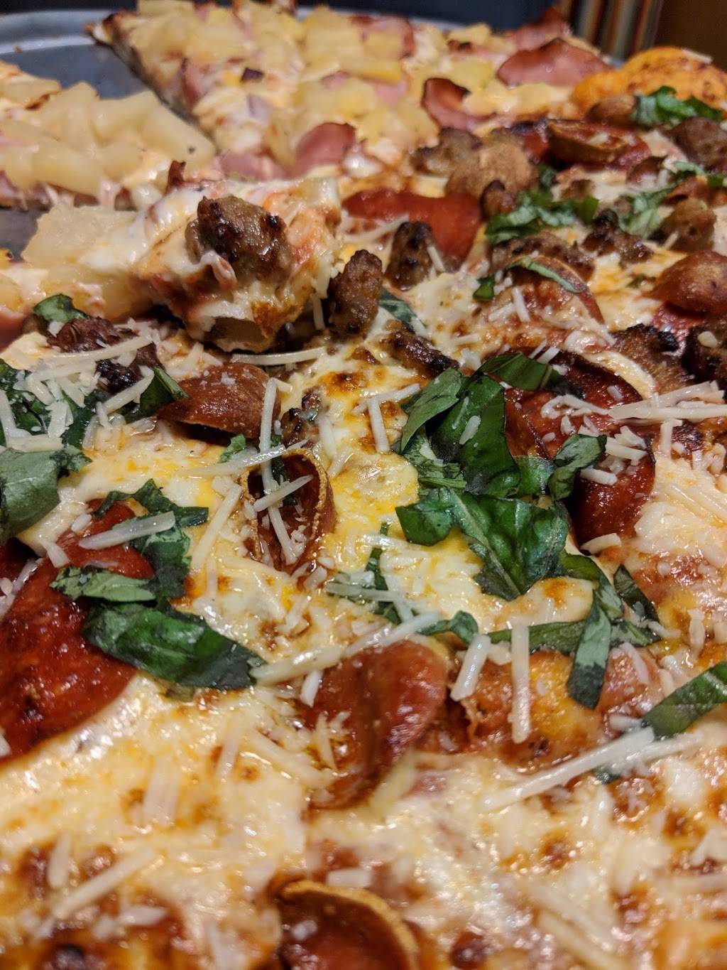 Round Table Pizza | meal delivery | 11250 Merritt St, Castroville, CA 95012, USA | 8316335227 OR +1 831-633-5227