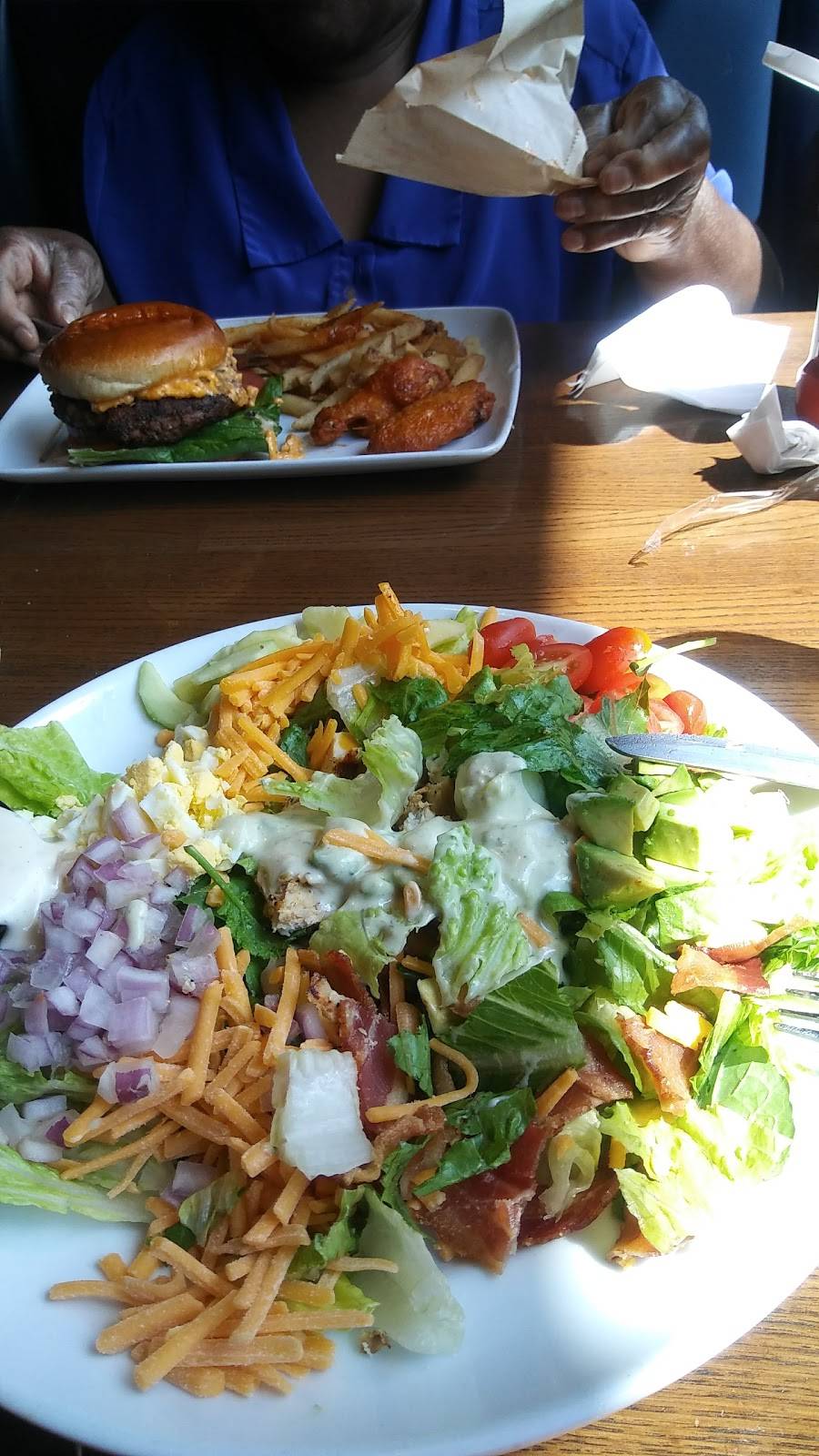 TGI Fridays | restaurant | 7200 W 191st St, Tinley Park, IL 60477, USA | 8154640082 OR +1 815-464-0082