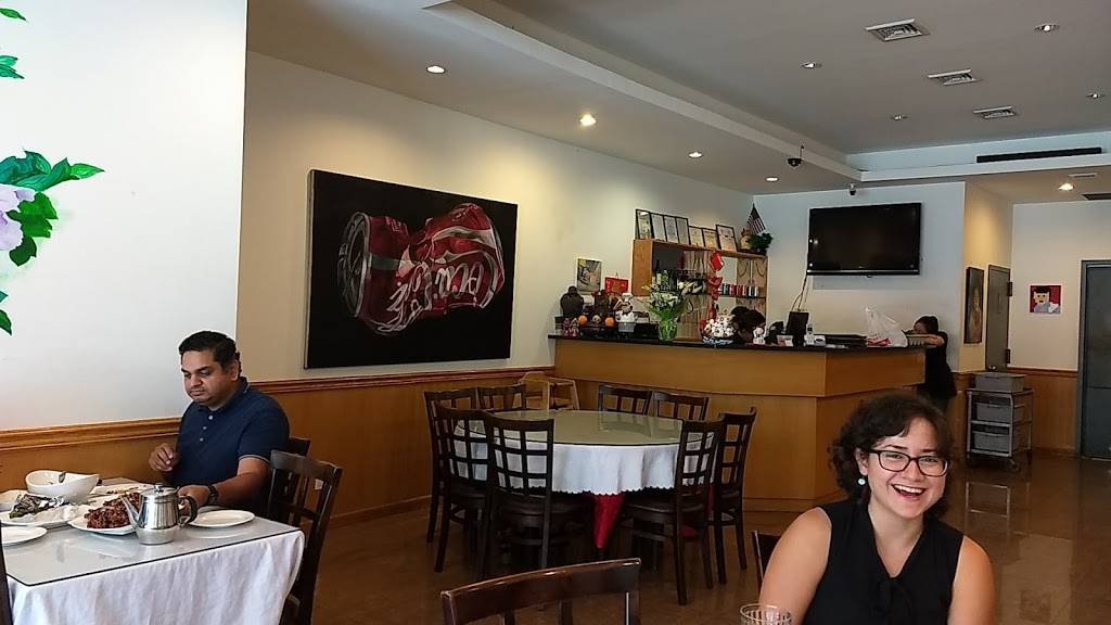 Little Pepper | restaurant | 18-24 College Point Blvd, College Point, NY 11356, USA | 7189397788 OR +1 718-939-7788