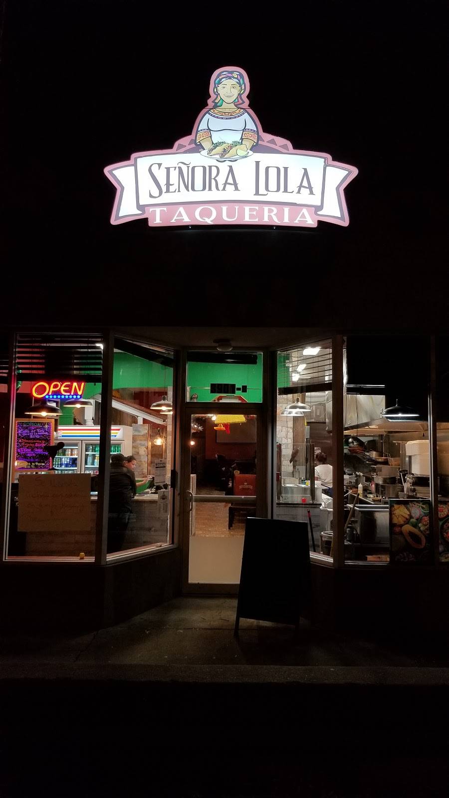 Señora Lola Taquería | restaurant | 3901 Mt Vernon Ave, Alexandria, VA 22305, USA | 5713127214 OR +1 571-312-7214