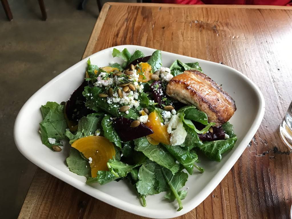 Vola’s Dockside Grill and Hi-Tide Lounge | restaurant | 101 N Union St, Alexandria, VA 22314, USA | 7039358890 OR +1 703-935-8890