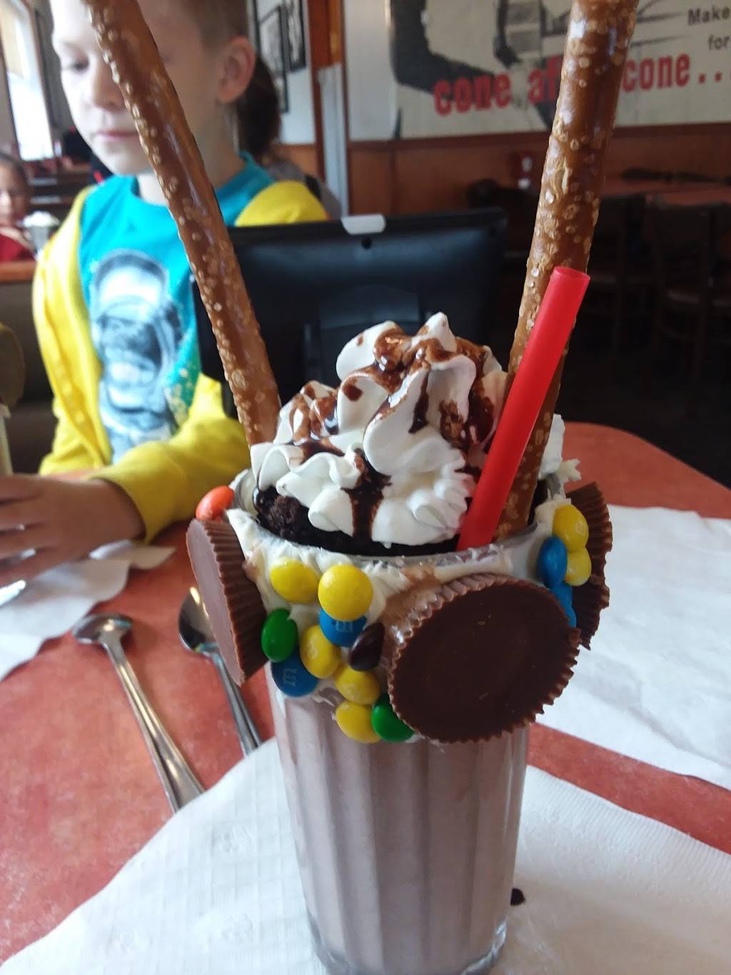 Friendlys | restaurant | 1229 S Willow St, Manchester, NH 03103, USA | 6036680542 OR +1 603-668-0542