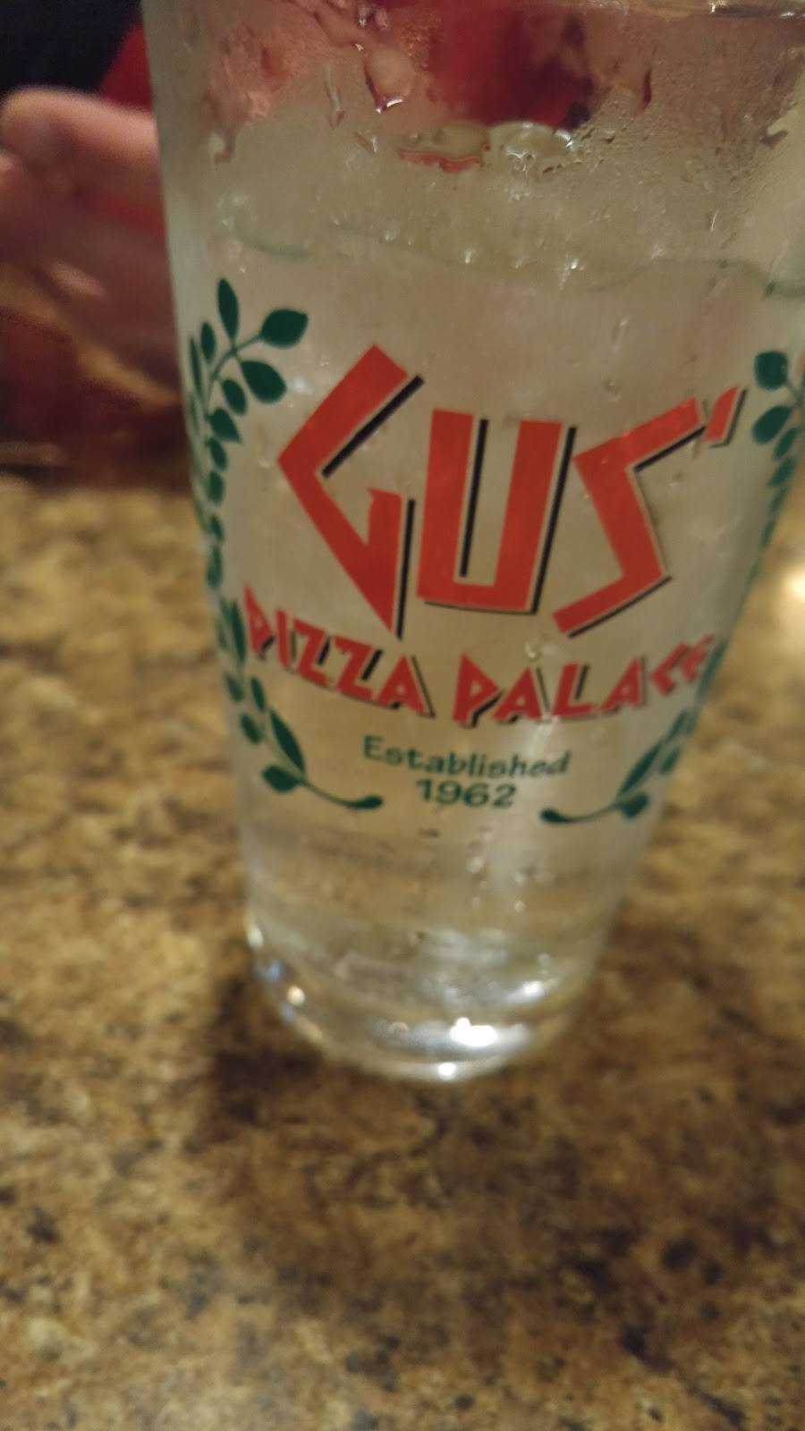 Gus Pizza Palace | restaurant | 139 W Main St, Whitewater, WI 53190, USA | 2624733562 OR +1 262-473-3562