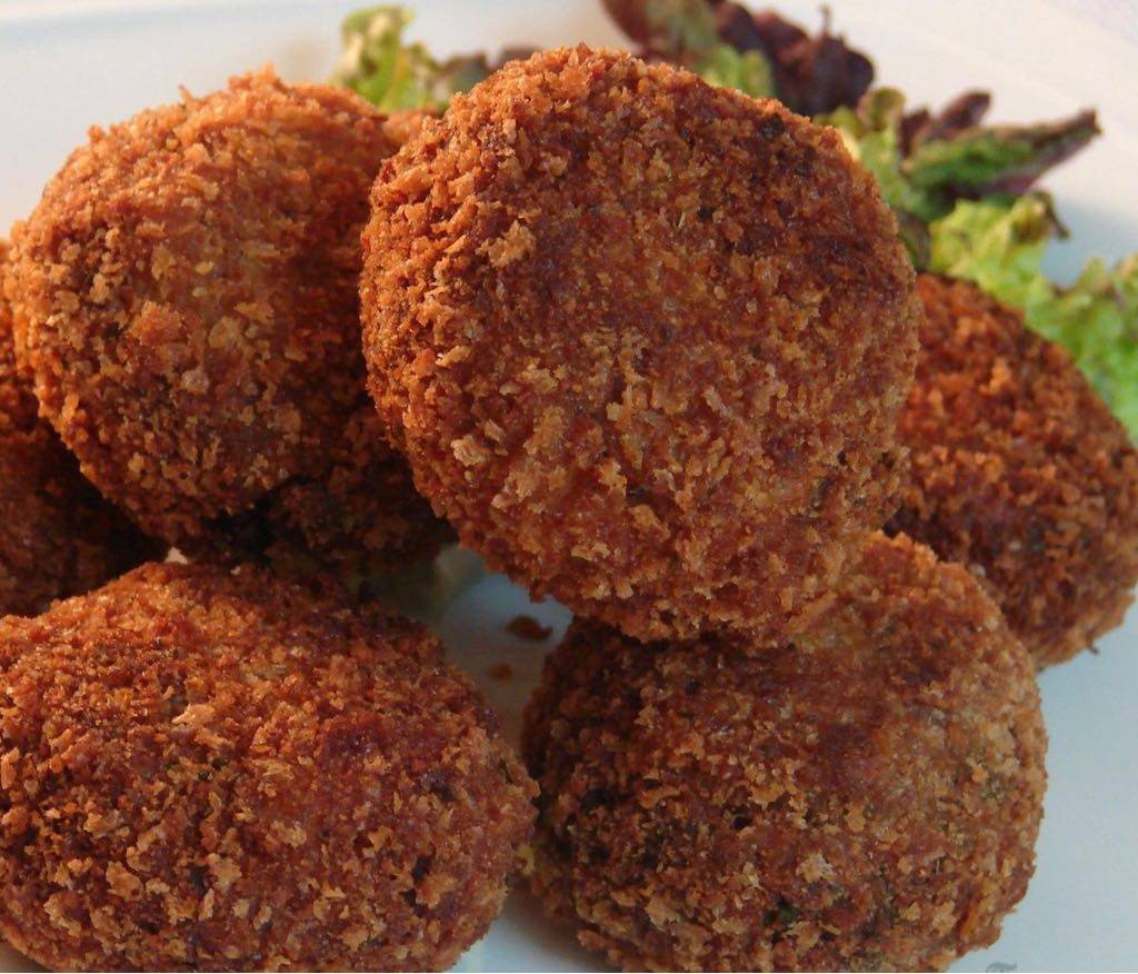 Redchillies | restaurant | 8674 Lundys Ln, Niagara Falls, ON L2H 1H4, Canada | 9053512098 OR +1 905-351-2098