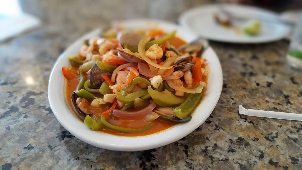 Mariscos Puerto Nuevo | restaurant | 580 Broadway Ave, Seaside, CA 93955, USA | 8315830411 OR +1 831-583-0411