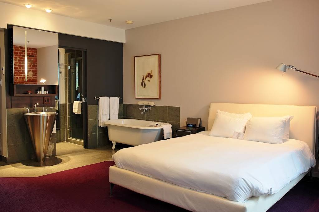 Hôtel Le Priori | restaurant | 15 Rue du Sault-au-Matelot, Québec, QC G1K 3Y7, Canada | 4186923992 OR +1 418-692-3992