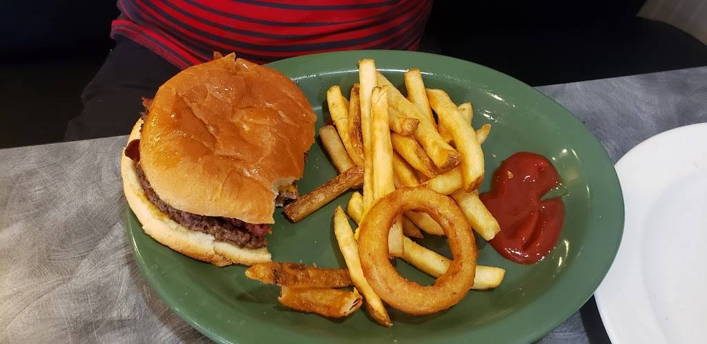 Diner 24 | restaurant | 512 E Oak St, Fairbury, IL 61739, USA | 8156922220 OR +1 815-692-2220