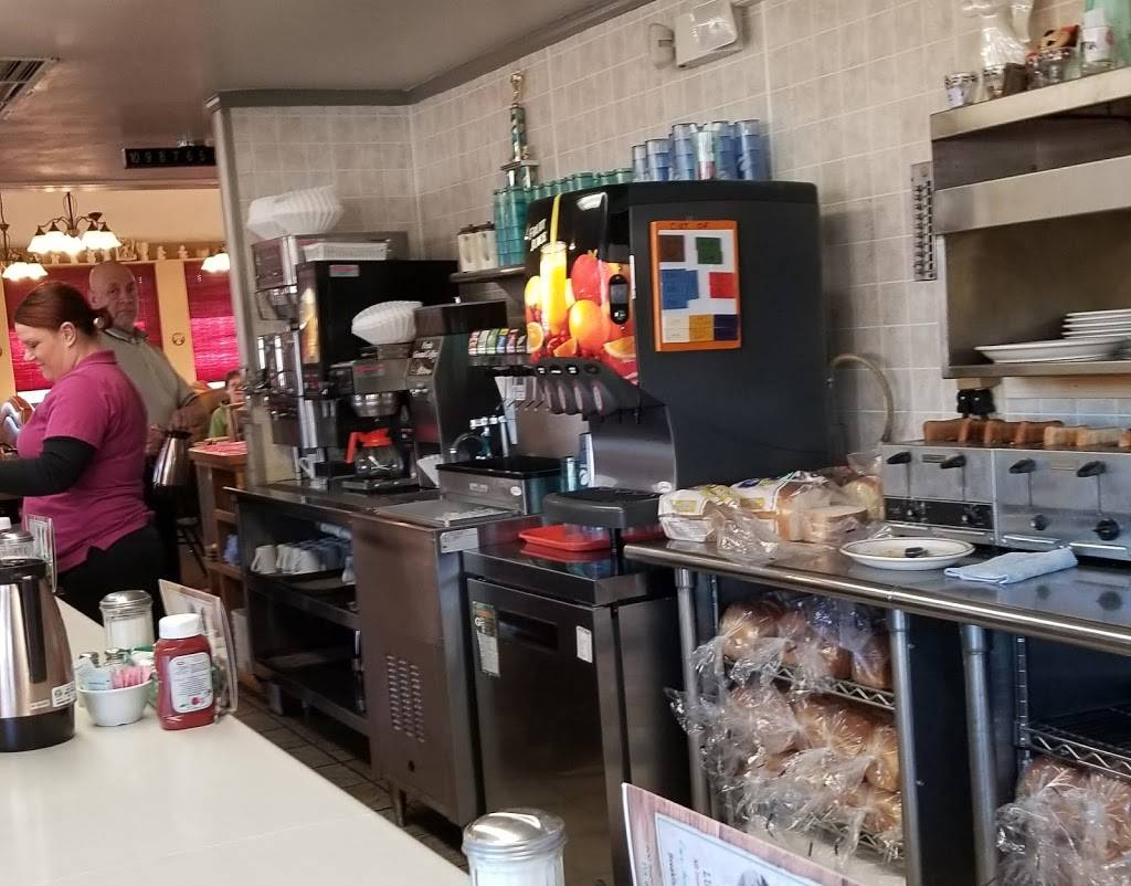 Two Angels Family Restaurant | restaurant | 800 Superior St, Antigo, WI 54409, USA | 7156232321 OR +1 715-623-2321