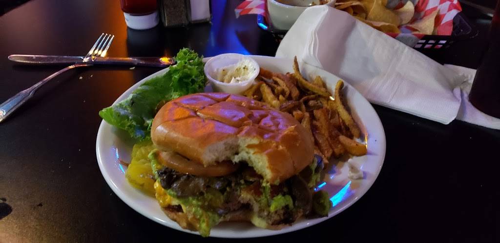 Lakeview Drafthouse | restaurant | 4847 Main St, The Colony, TX 75056, USA | 2143907574 OR +1 214-390-7574