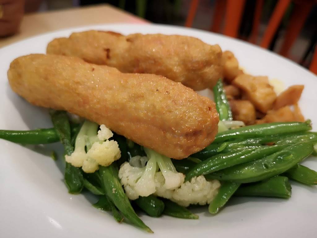 Daw Yee Myanmar Corner | restaurant | 2837 Sunset Blvd, Los Angeles, CA 90026, USA | 2134130568 OR +1 213-413-0568