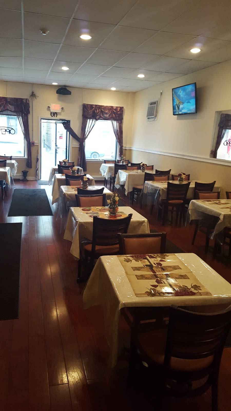 Freddies Restaurant | restaurant | 353 Totowa Ave, Paterson, NJ 07502, USA | 8622573492 OR +1 862-257-3492