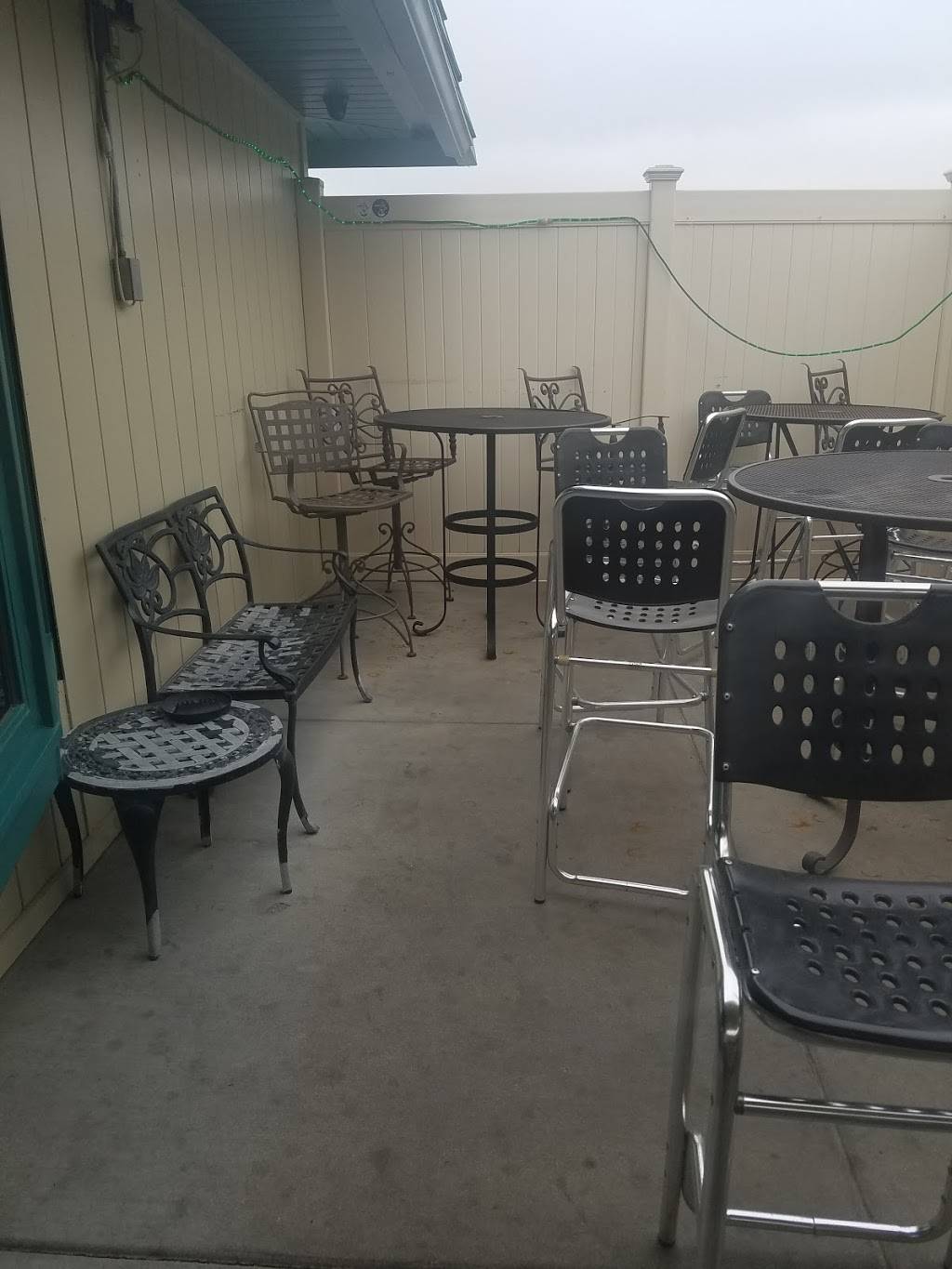 Pattys Pub | restaurant | 311 N Cotner Blvd, Lincoln, NE 68505, USA | 4024674471 OR +1 402-467-4471