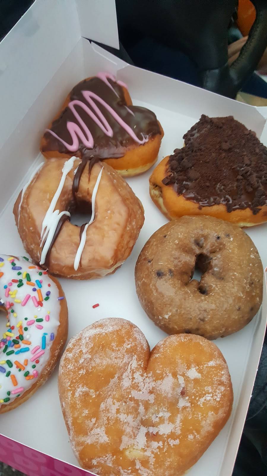 Dunkin | bakery | 7073 E Tanque Verde Rd, Tucson, AZ 85715, USA | 5207225505 OR +1 520-722-5505