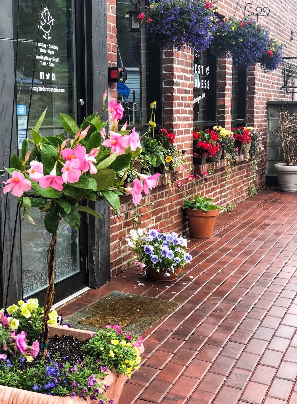 Dizzy Birds Rotisserie | restaurant | 65 Main St, Biddeford, ME 04005, USA | 2074947089 OR +1 207-494-7089