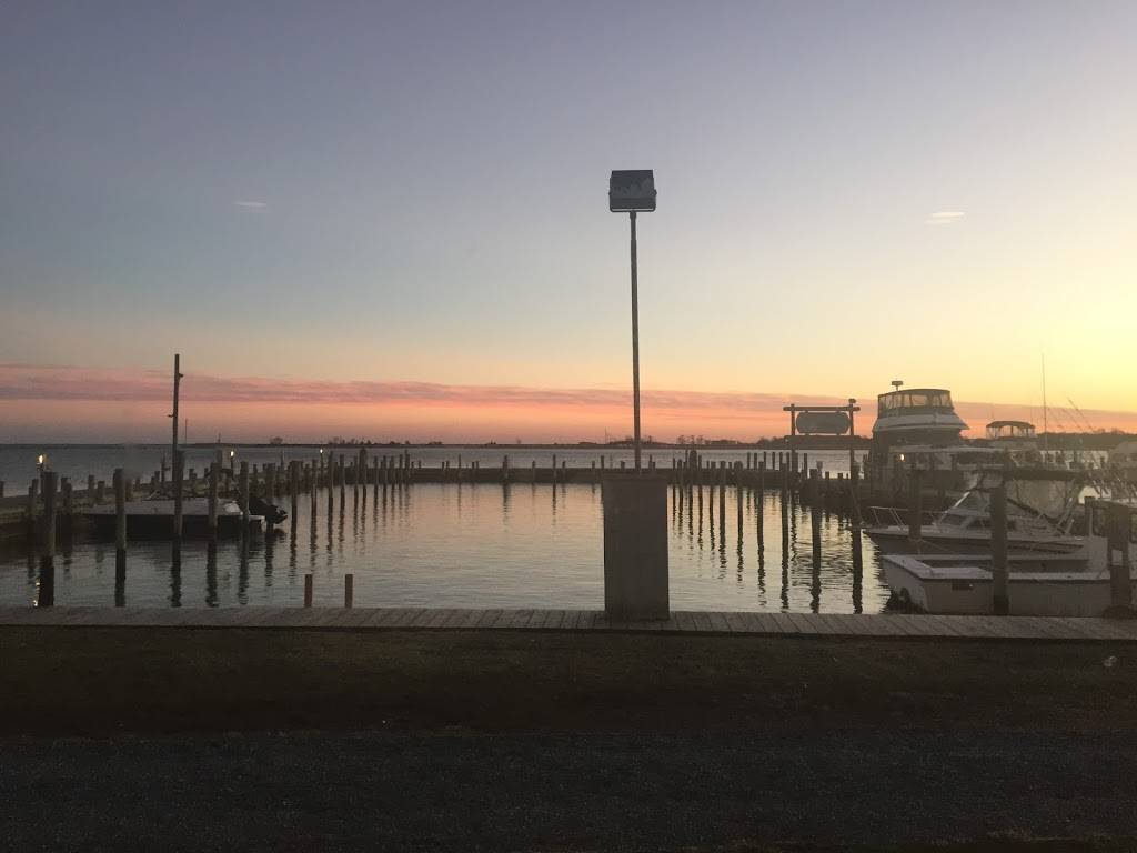 The Wharf | restaurant | 445 Vanderbilt Blvd, Oakdale, NY 11769, USA | 6315676122 OR +1 631-567-6122