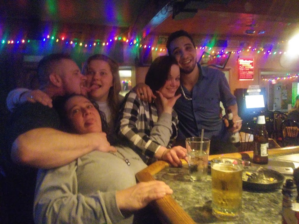 R Ds Roadhouse Bar & Grill | restaurant | 23 Perry Ave, Bloomsburg, PA 17815, USA | 5707844217 OR +1 570-784-4217