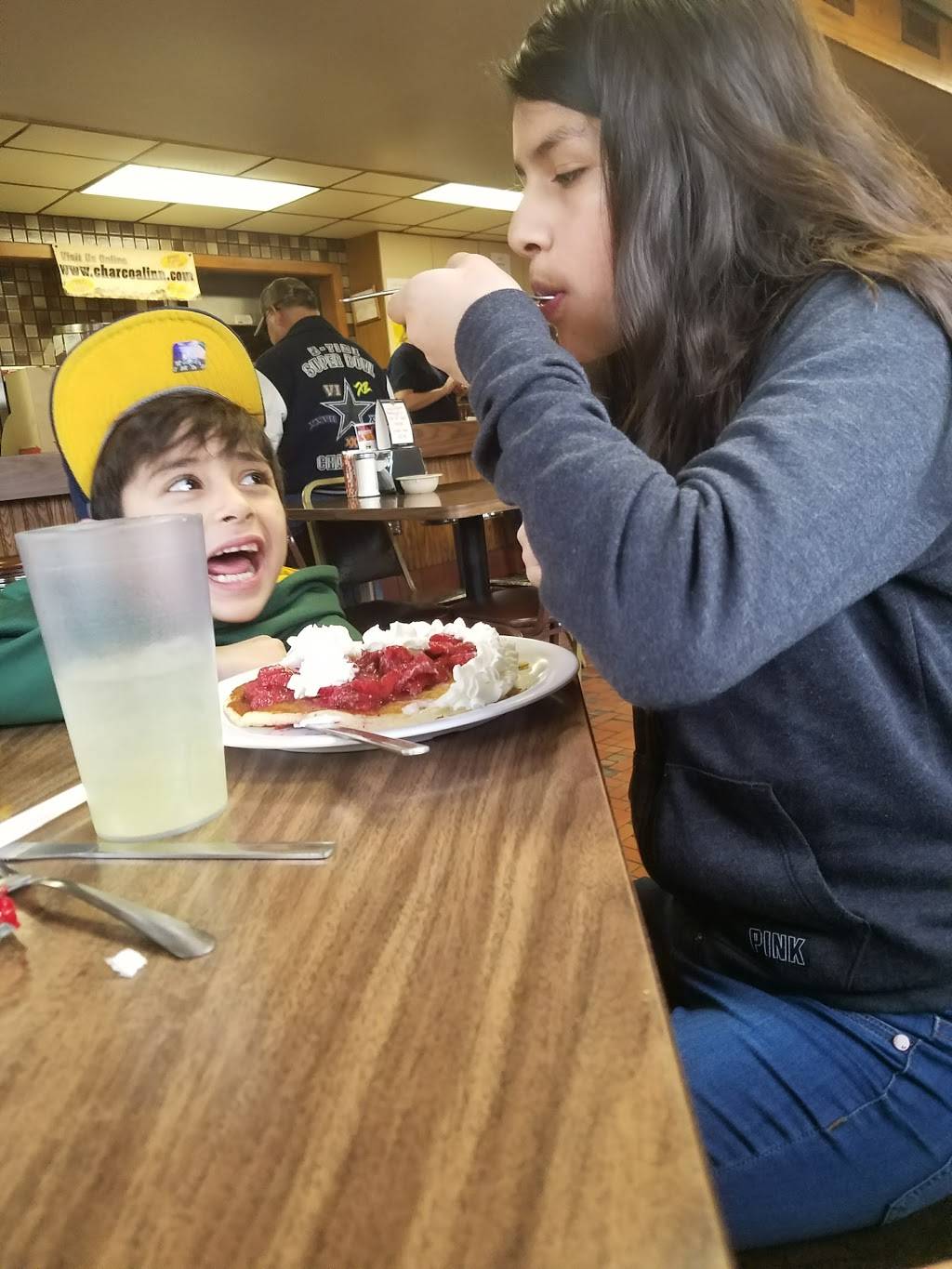 Charcoal Inn North | restaurant | 1637 Geele Ave, Sheboygan, WI 53083, USA | 9204581147 OR +1 920-458-1147