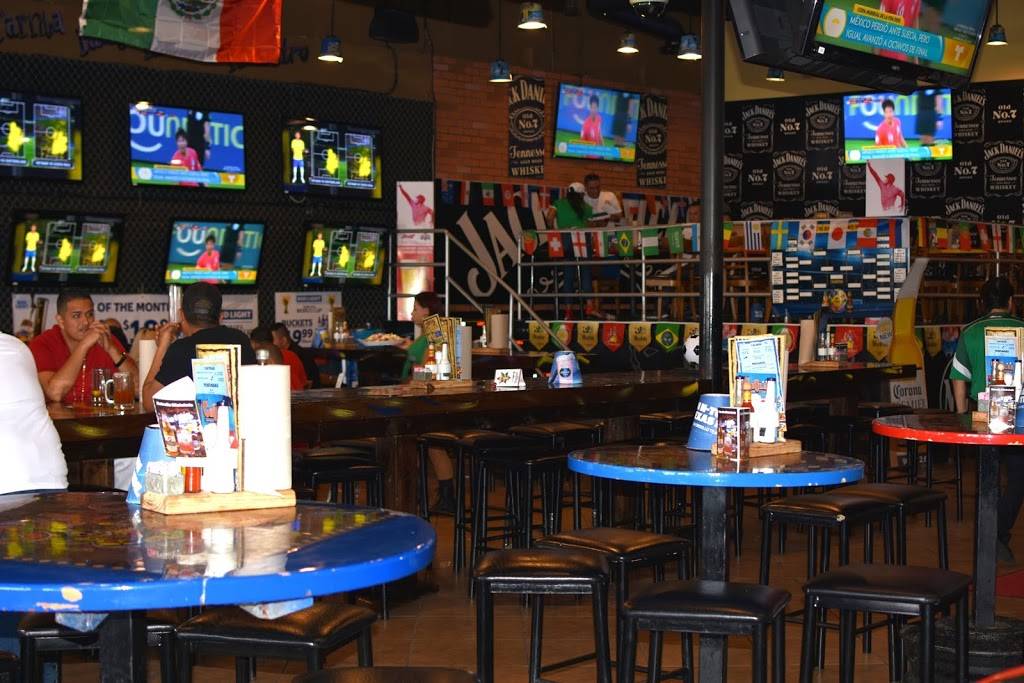 Chulas Sports Cantina | restaurant | 9501 Southwest Fwy, Houston, TX 77074, USA | 7137773400 OR +1 713-777-3400