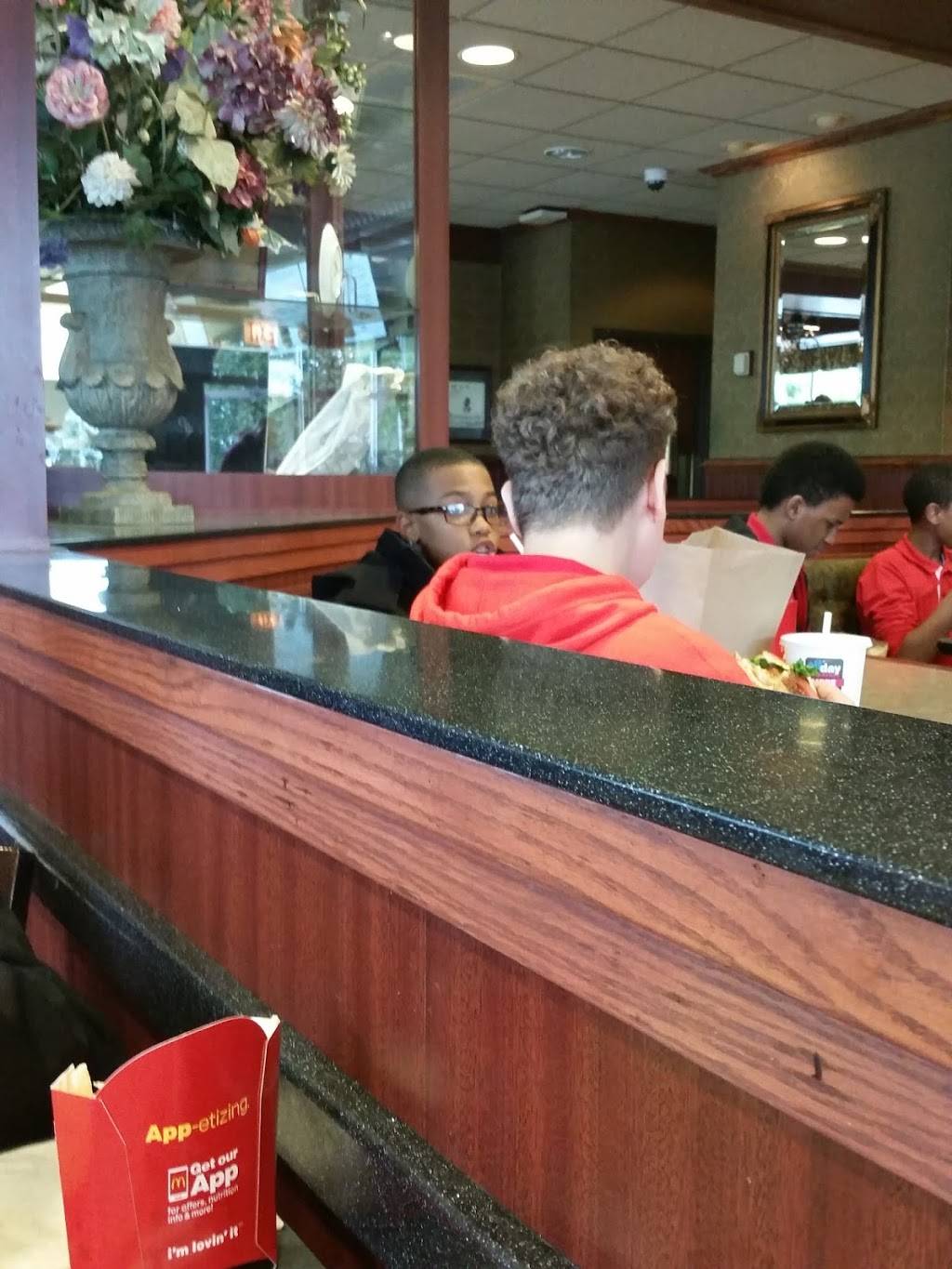 McDonalds | cafe | 600 E 115th St, Chicago, IL 60628, USA | 7739958586 OR +1 773-995-8586