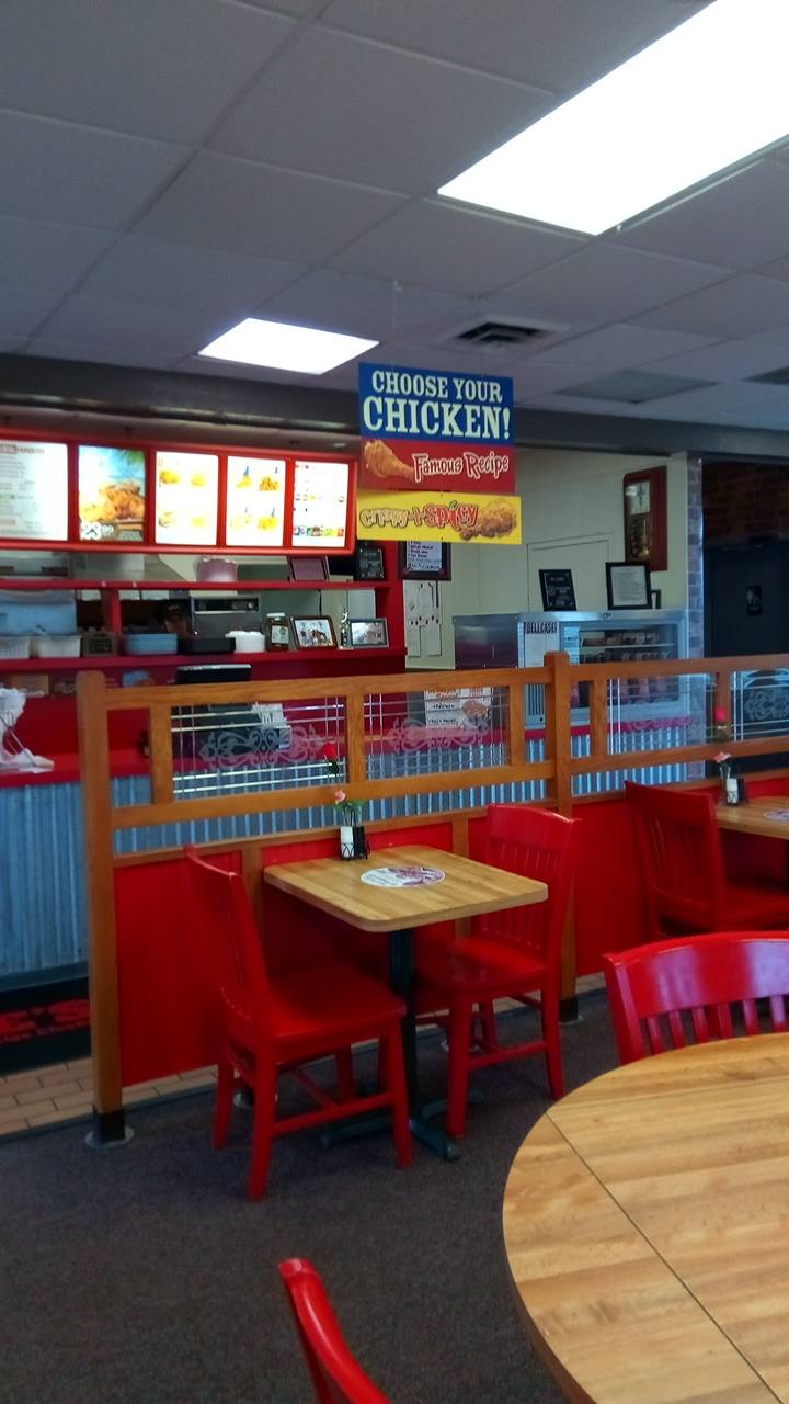 Lees Famous Recipe Chicken | restaurant | 1635 N 21st St, Newark, OH 43055, USA | 7403661424 OR +1 740-366-1424