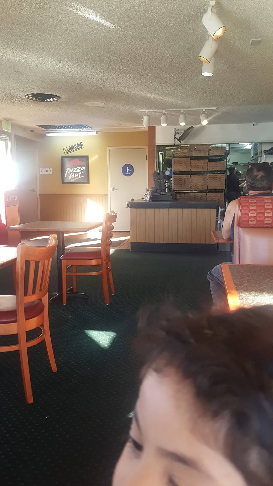 Pizza Hut | restaurant | 7141 Franklin Blvd, Sacramento, CA 95823, USA | 9164222200 OR +1 916-422-2200