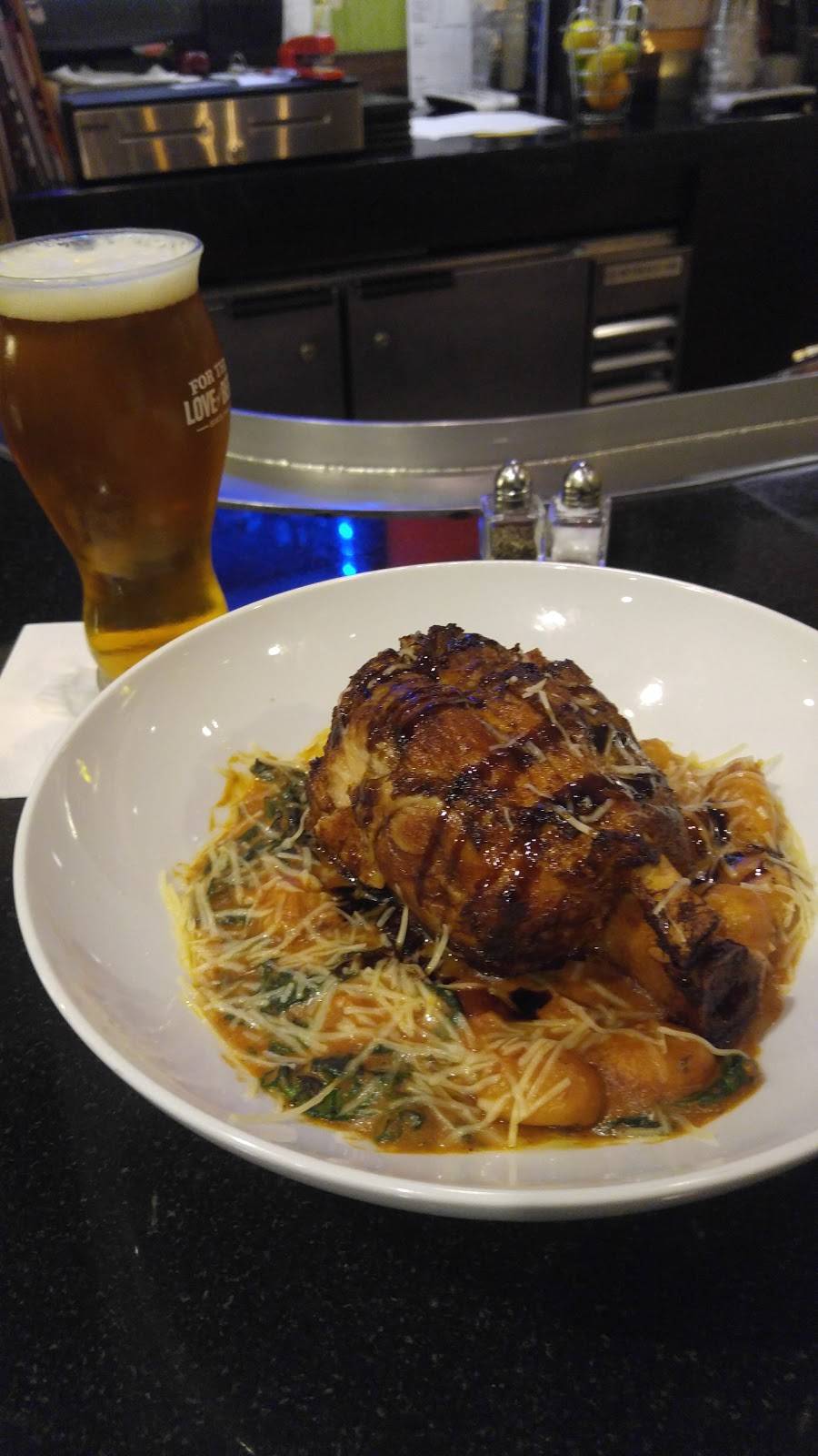 Rooks Corner Uic | restaurant | 625 S Ashland Ave, Chicago, IL 60607, USA | 3125296050 OR +1 312-529-6050