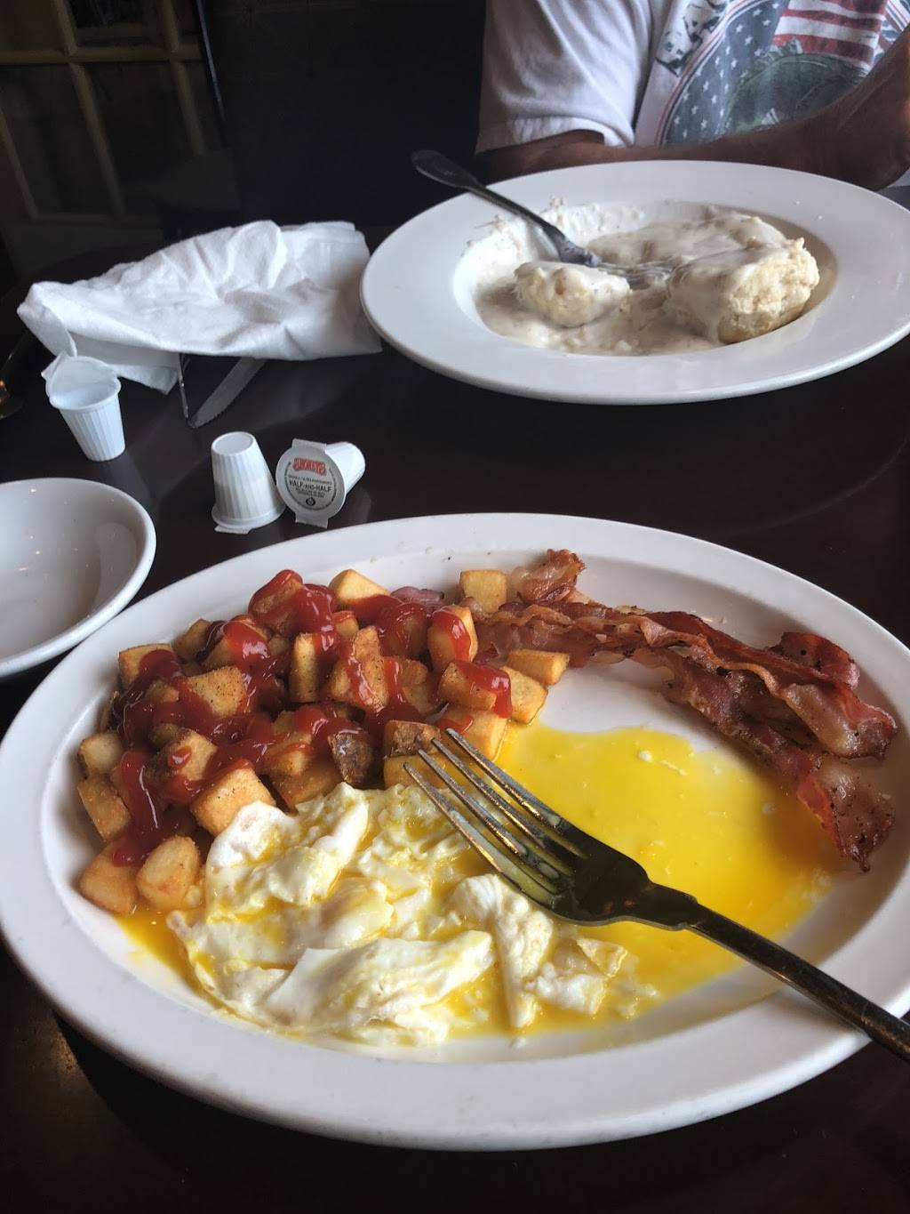 Shoneys Muscle Shoals | restaurant | 2227 Woodward Ave, Muscle Shoals, AL 35661, USA | 2563816022 OR +1 256-381-6022