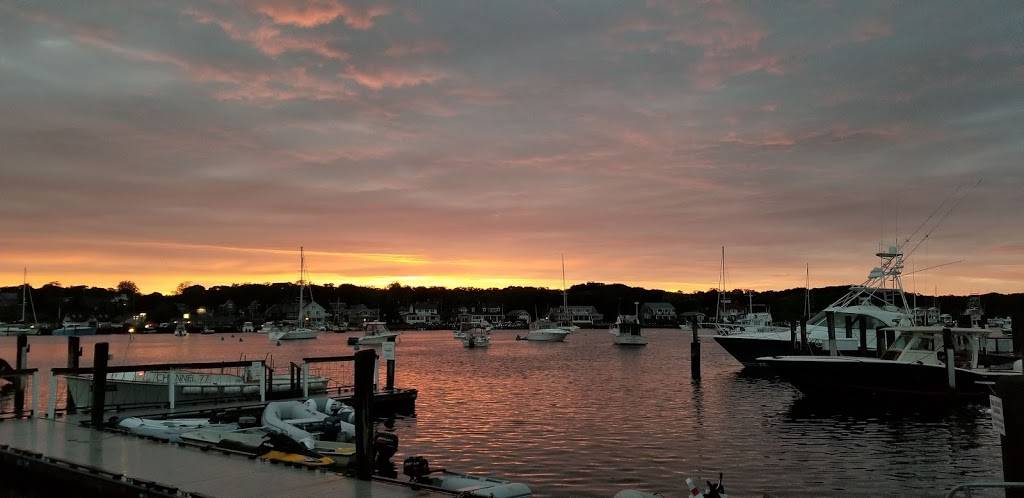 Shuck Shack | restaurant | 12 Circuit Avenue Extension, Oak Bluffs, MA 02557, USA | 5086933420 OR +1 508-693-3420