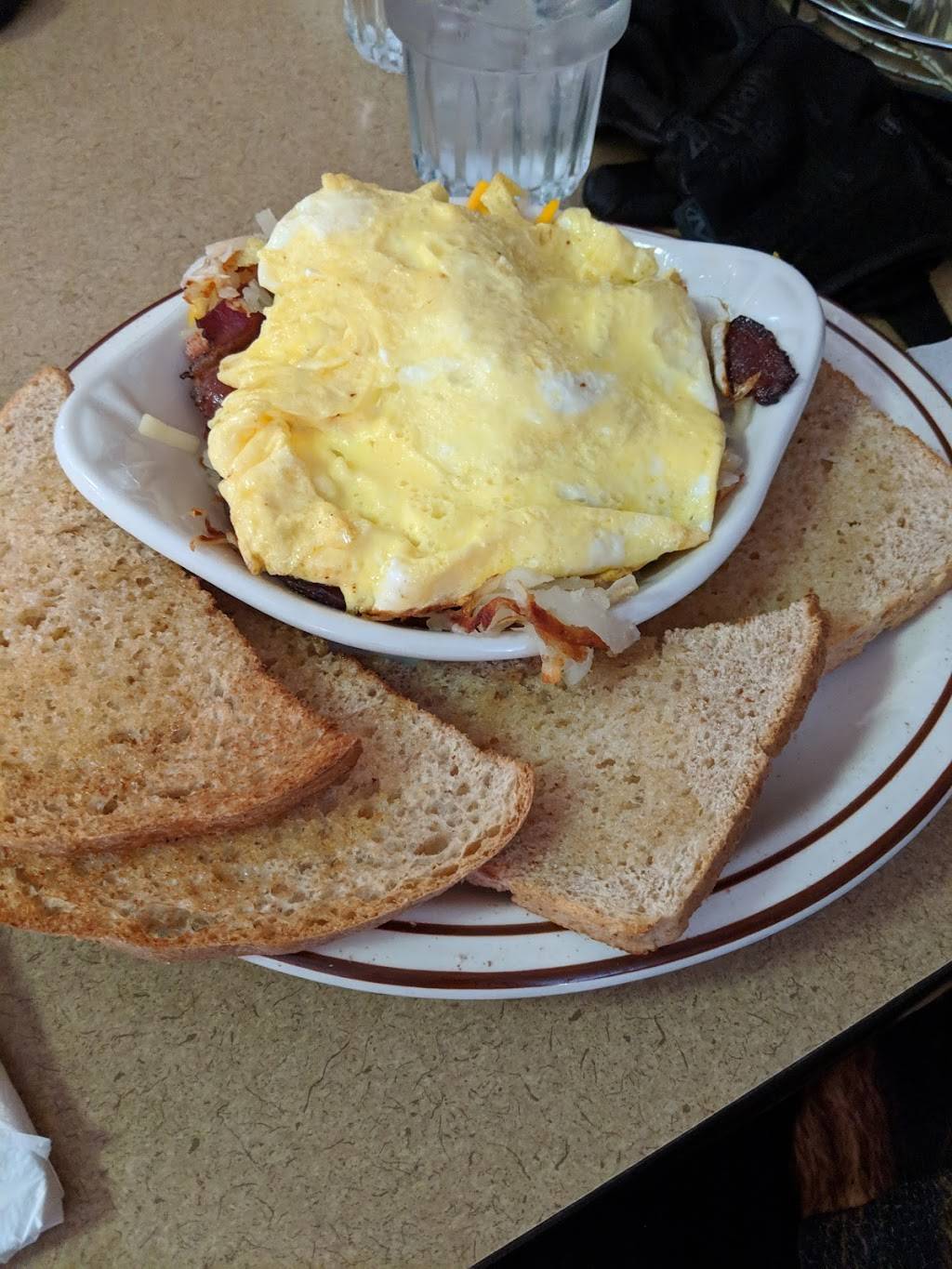 Farmers Daughter Country Kitchen, L.L.C. | restaurant | 7431 WI-91, Pickett, WI 54964, USA | 9206850613 OR +1 920-685-0613