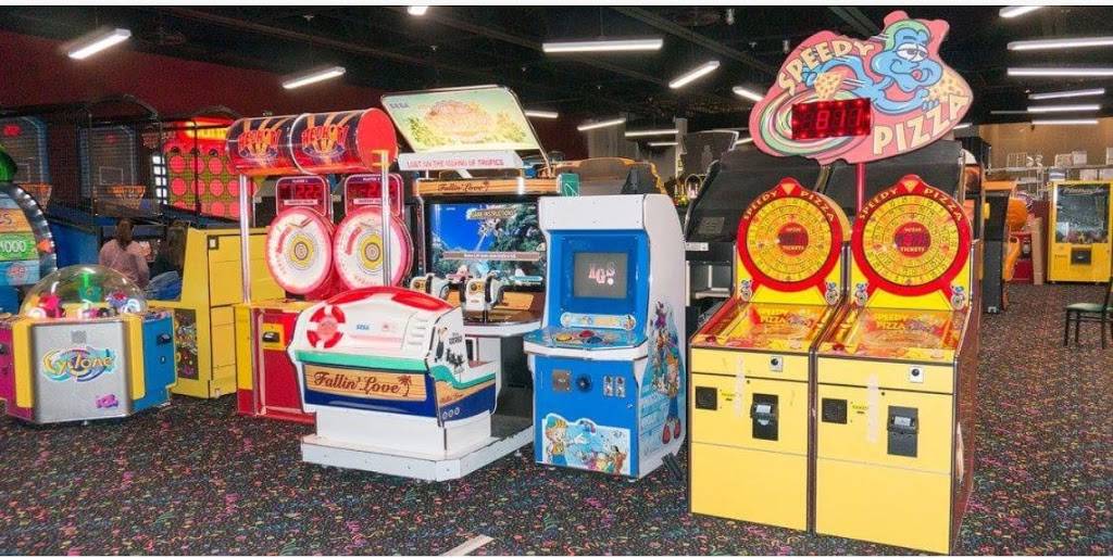 The Lanes | restaurant | 21400 Southgate Park Blvd, Maple Heights, OH 44137, USA | 2166268300 OR +1 216-626-8300