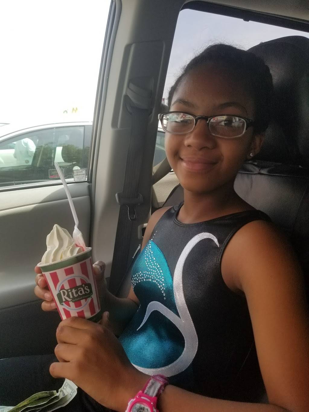 Ritas Italian Ice & Frozen Custard | restaurant | 6901 Stenton Ave, Philadelphia, PA 19138, USA | 2154242301 OR +1 215-424-2301