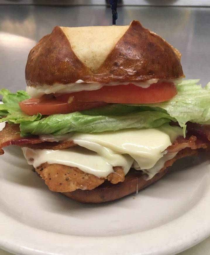 The Simmering Pot | restaurant | 930 E Grafton Rd, Fairmont, WV 26554, USA | 3043665500 OR +1 304-366-5500