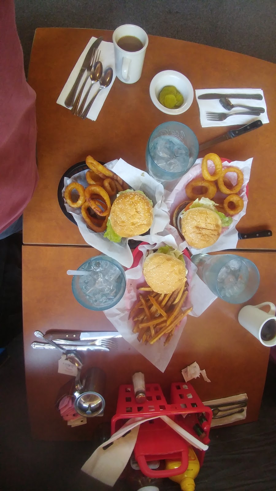 The Inn At Christmas Valley | restaurant | 87285 Christmas Valley Hwy, Christmas Valley, OR 97641, USA | 5415763333 OR +1 541-576-3333