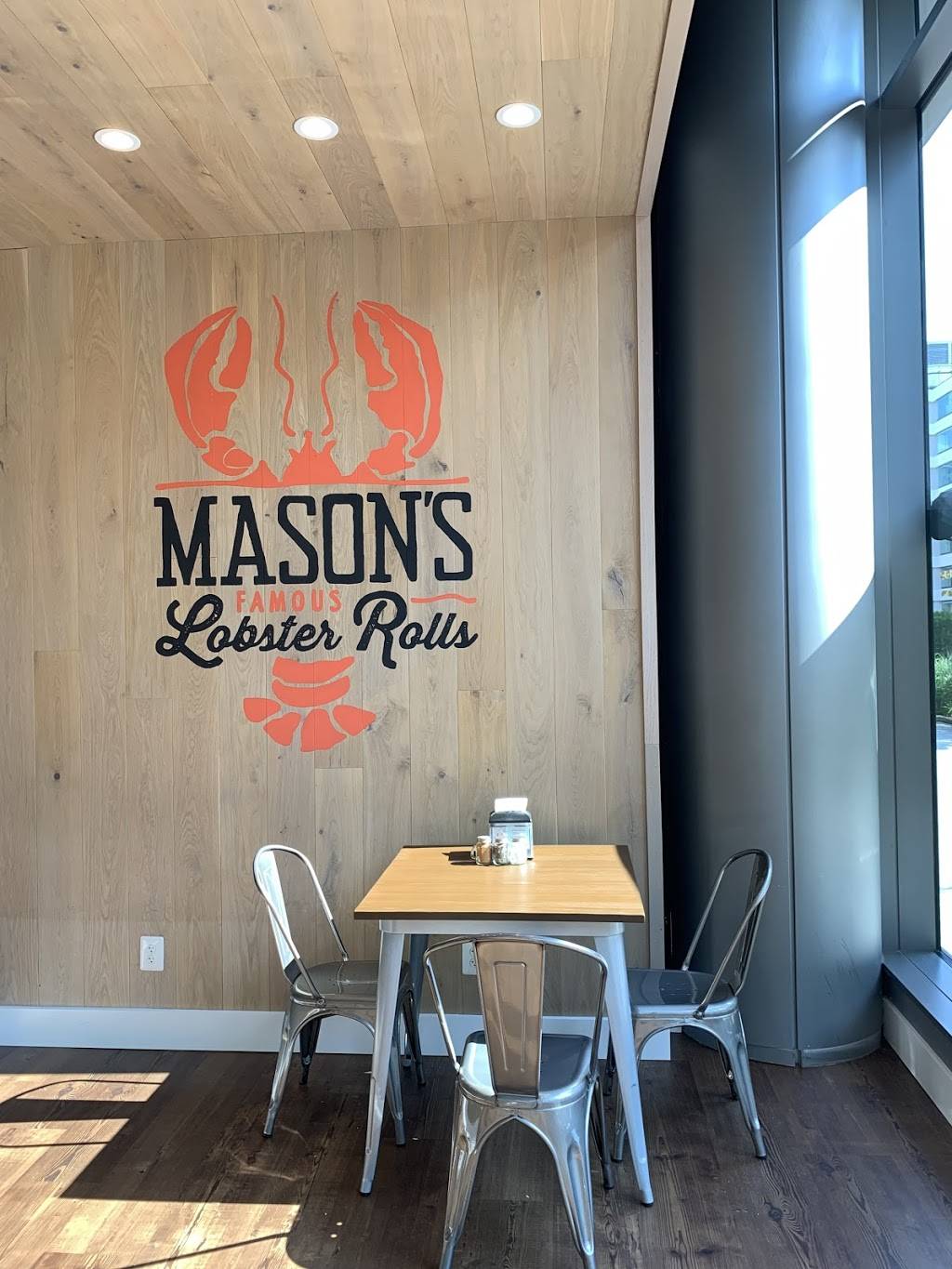 Masons Famous Lobster Rolls | restaurant | 1303 19th St NW, Washington, DC 20036, USA | 2027331450 OR +1 202-733-1450