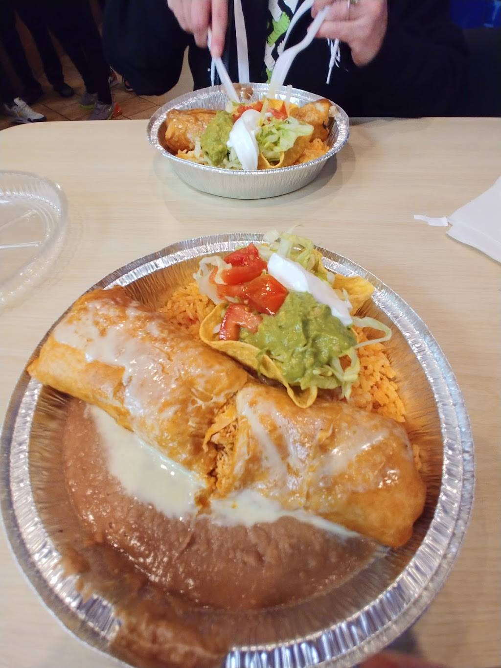 El Rancho | restaurant | 1014 E Broadway, Columbia, MO 65201, USA | 5738752121 OR +1 573-875-2121