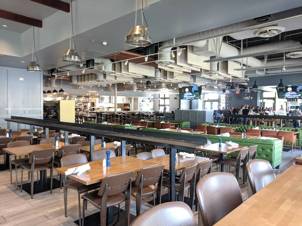 Hop Social Tavern | restaurant | 3405 W Chandler Blvd, Chandler, AZ 85226, USA | 4804854677 OR +1 480-485-4677