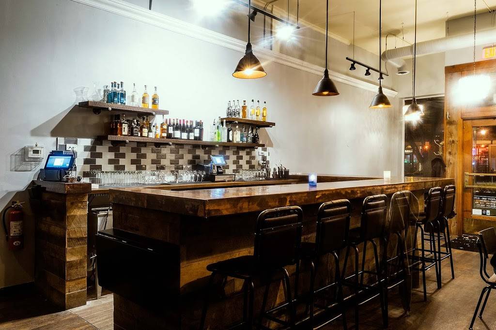 Amerikas Restaurant | restaurant | 734 Lake St, Oak Park, IL 60301, USA | 7086134254 OR +1 708-613-4254