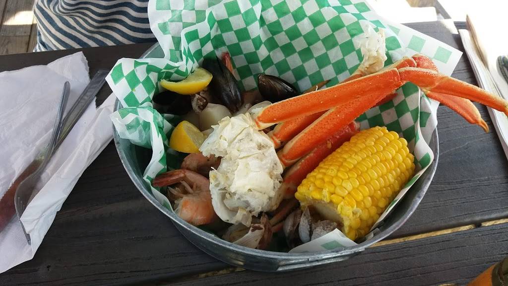 Captain Jacks Waterfront Bar and Grille | restaurant | 21 Oscar Hill Rd, Tarpon Springs, FL 34689, USA | 7279443346 OR +1 727-944-3346