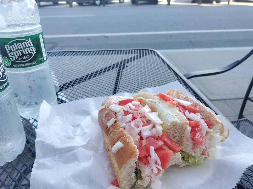 Oceanfront Convenience Store & Lolas Kitchen | restaurant | 339 Ocean Blvd, Hampton, NH 03842, USA | 6036017528 OR +1 603-601-7528