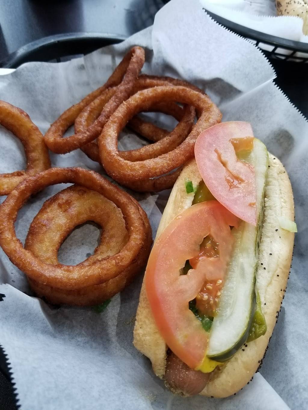 The Dog House | restaurant | 848 1st St, Lasalle, IL 61301, USA | 8157801333 OR +1 815-780-1333