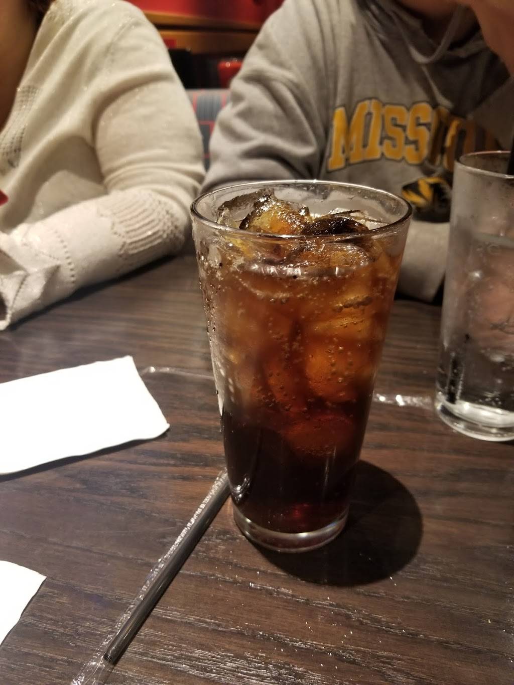 Red Robin Gourmet Burgers and Brews | restaurant | 18810 E US Hwy 40, Independence, MO 64055, USA | 8167955678 OR +1 816-795-5678