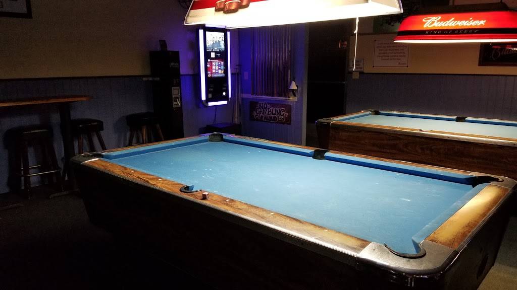 D Cs Across the Street | restaurant | 105 Brooks St, Oceanside, CA 92054, USA | 7604338944 OR +1 760-433-8944