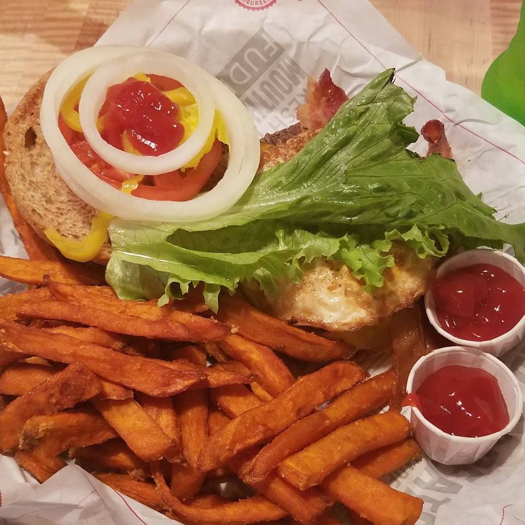 Fuddruckers | restaurant | 1592A Rockville Pike, Rockville, MD 20852, USA | 3014683501 OR +1 301-468-3501