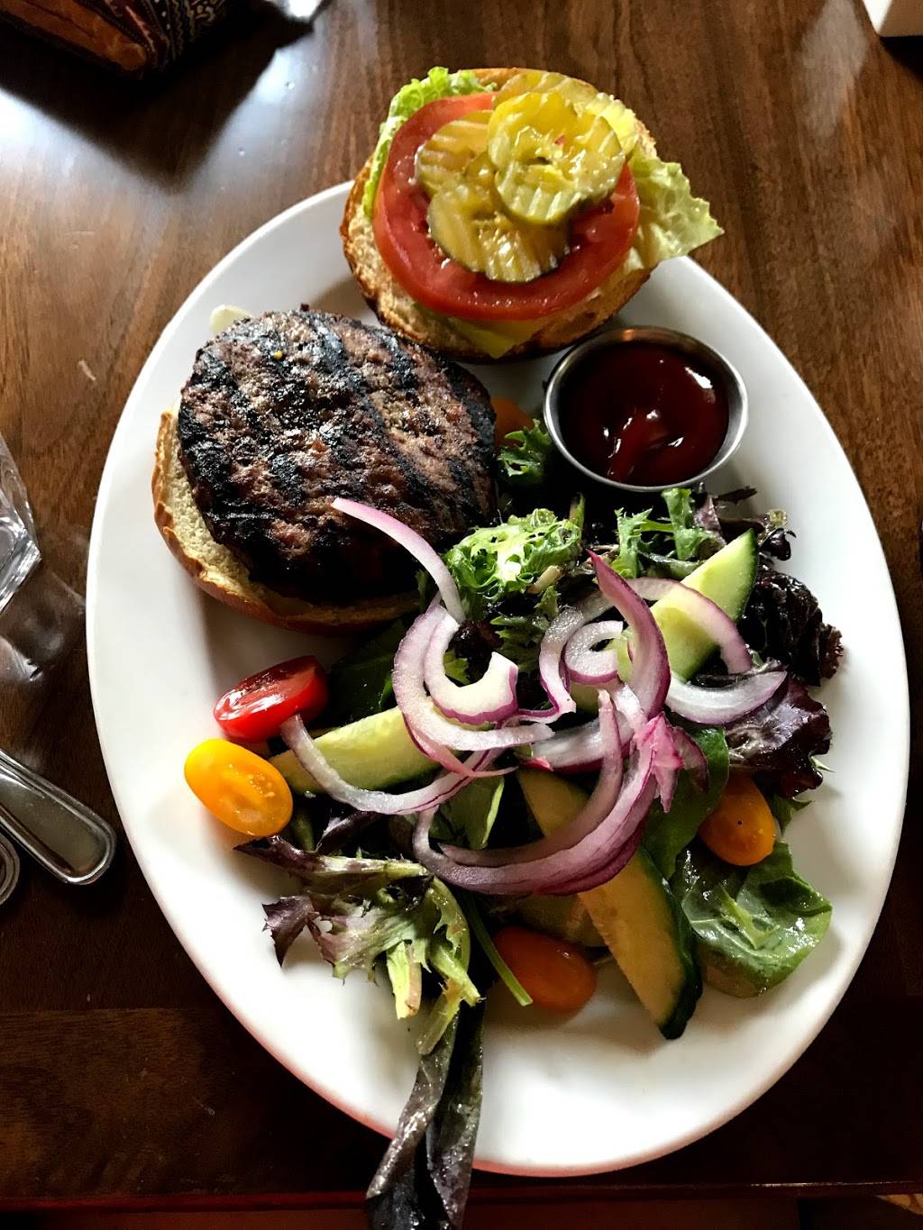 Lowville Bistro | restaurant | 6179 Guelph Line, Burlington, ON L7P 0A6, Canada | 9053350750 OR +1 905-335-0750